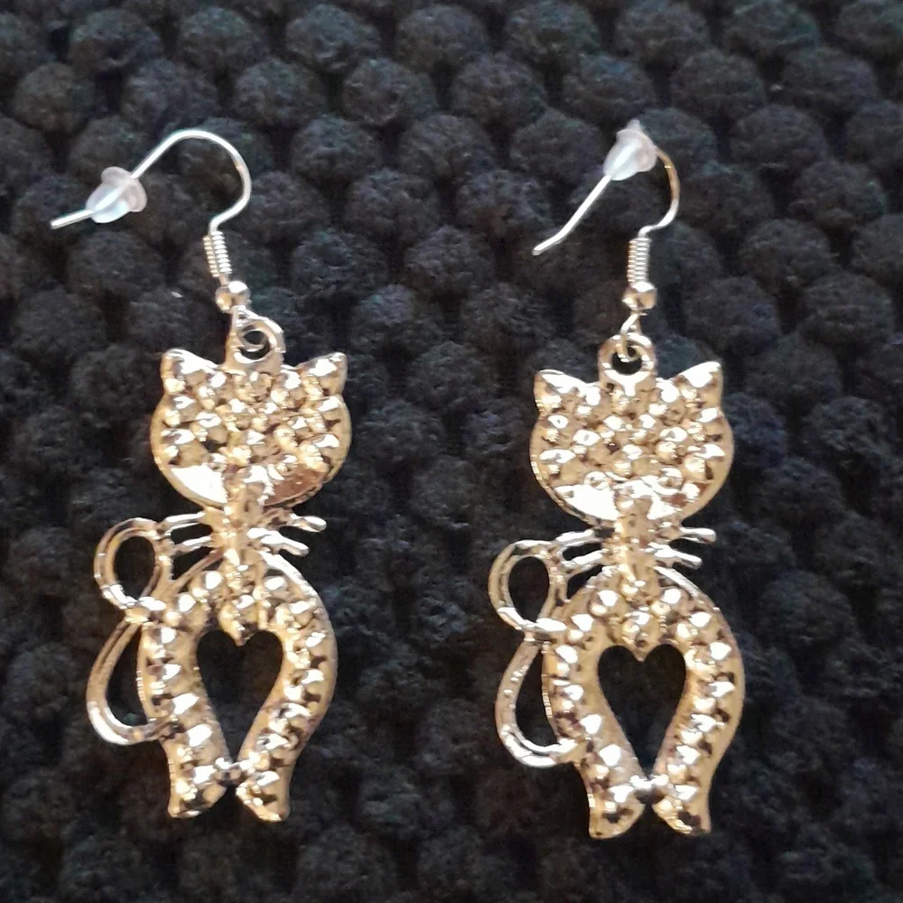 Isabella Elegant Silver Cat Earrings with Red Accents